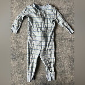 Hanna Andersson Gray and Yellow Striped Sleeper. Size 70. 9-18 months.